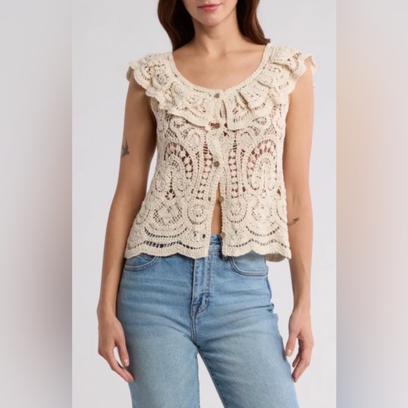 Liv Los Angeles Tops - Chic Crochet Lace Blouse in Cream